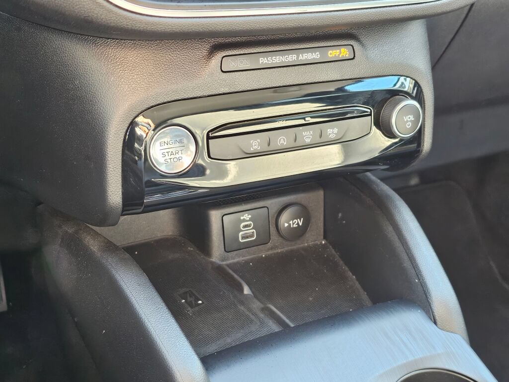 Certified 2025 Ford Escape Platinum AWD/4WD image 26