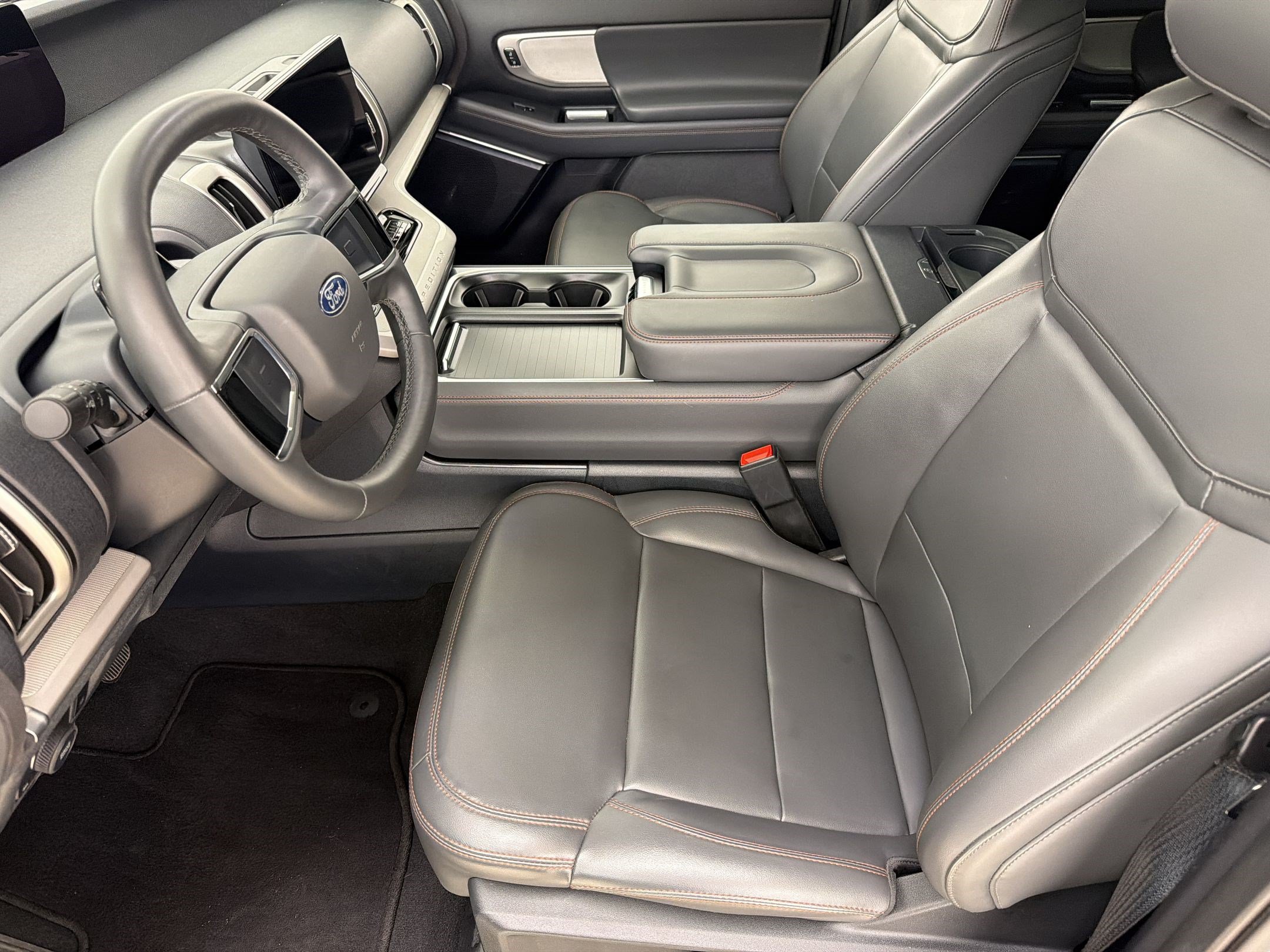 Certified 2025 Ford Expedition Active AWD/4WD image 5