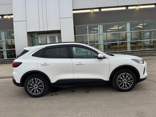 Certified 2025 Ford Escape SE image 4