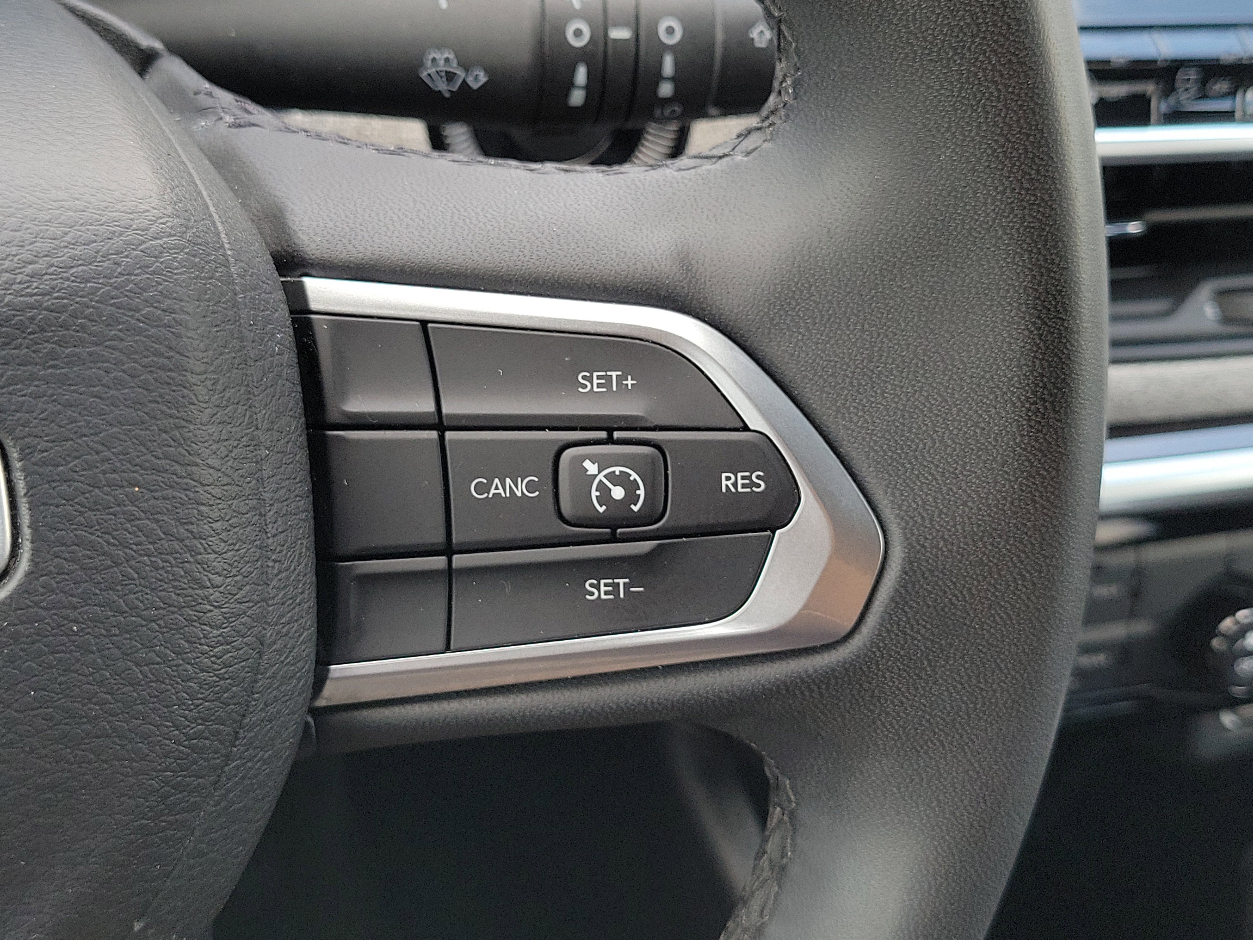 Used 2024 Jeep Compass Latitude AWD/4WD image 25