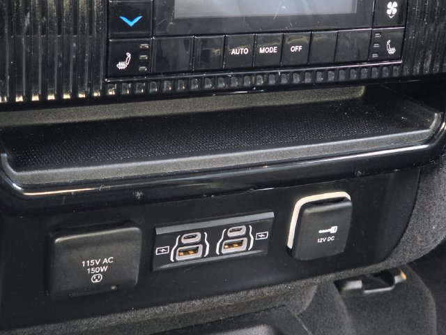 Used 2022 Jeep Wagoneer Series III w/ Flexible Seating Group AWD/4WD image 18