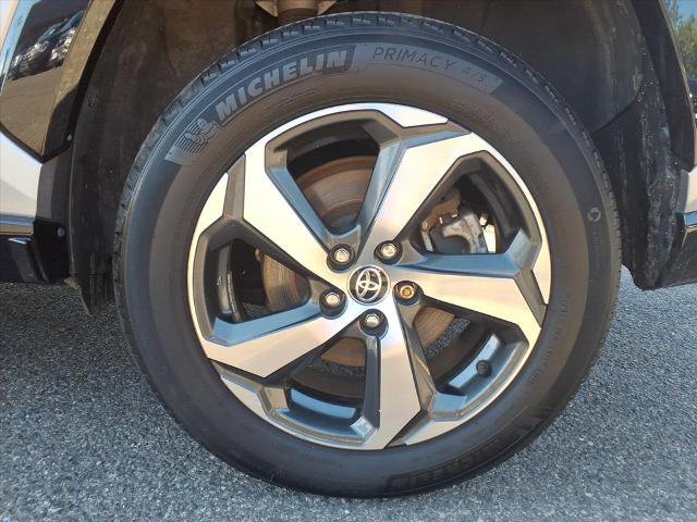 Used 2021 Toyota RAV4 SE w/ Weather & Moonroof Package image 26