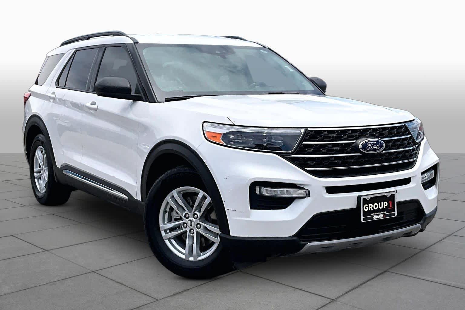Certified 2022 Ford Explorer XLT w/ Equipment Group 202A RWD image 3