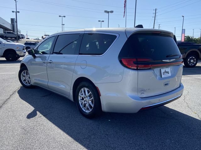 Used 2024 Chrysler Pacifica Touring-L FWD image 5