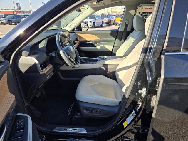 Used 2024 Toyota Grand Highlander AWD Hybrid image 11
