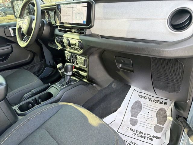 Used 2024 Jeep Wrangler Unlimited image 27