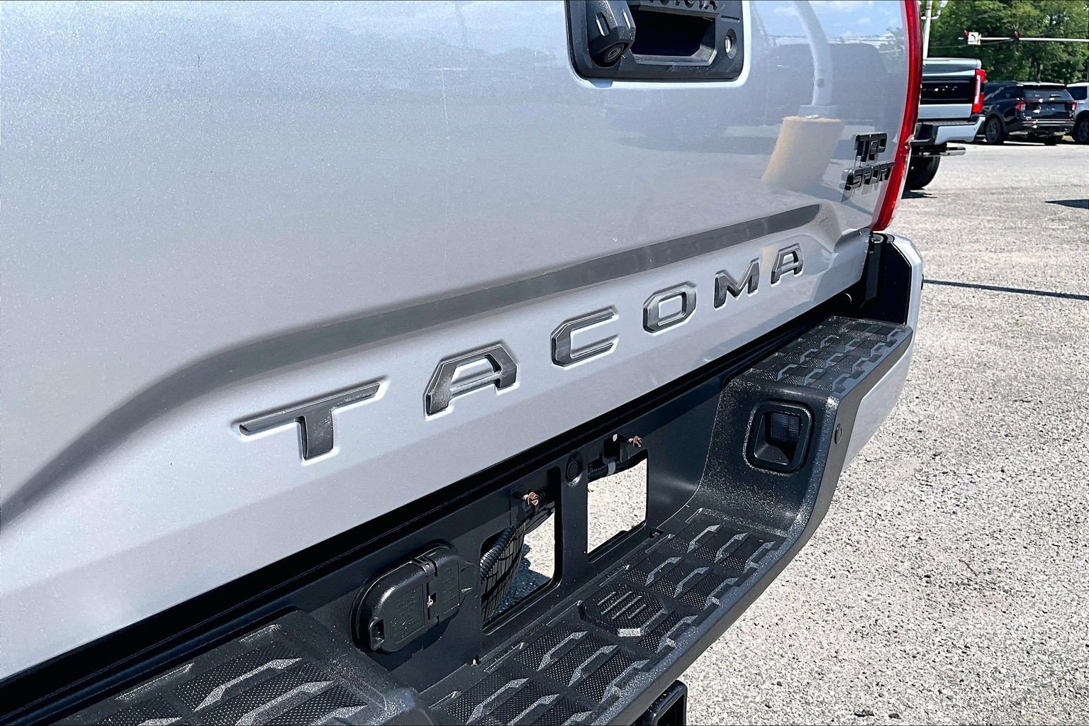 Used 2017 Toyota Tacoma TRD Sport AWD/4WD image 8