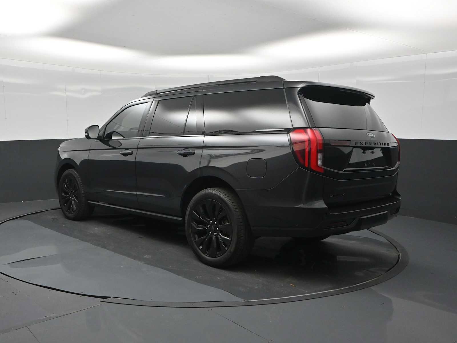 Certified 2025 Ford Expedition Platinum w/ Stealth Appearance Package AWD/4WD image 6