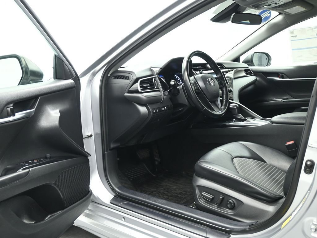 Used 2020 Toyota Camry SE image 33