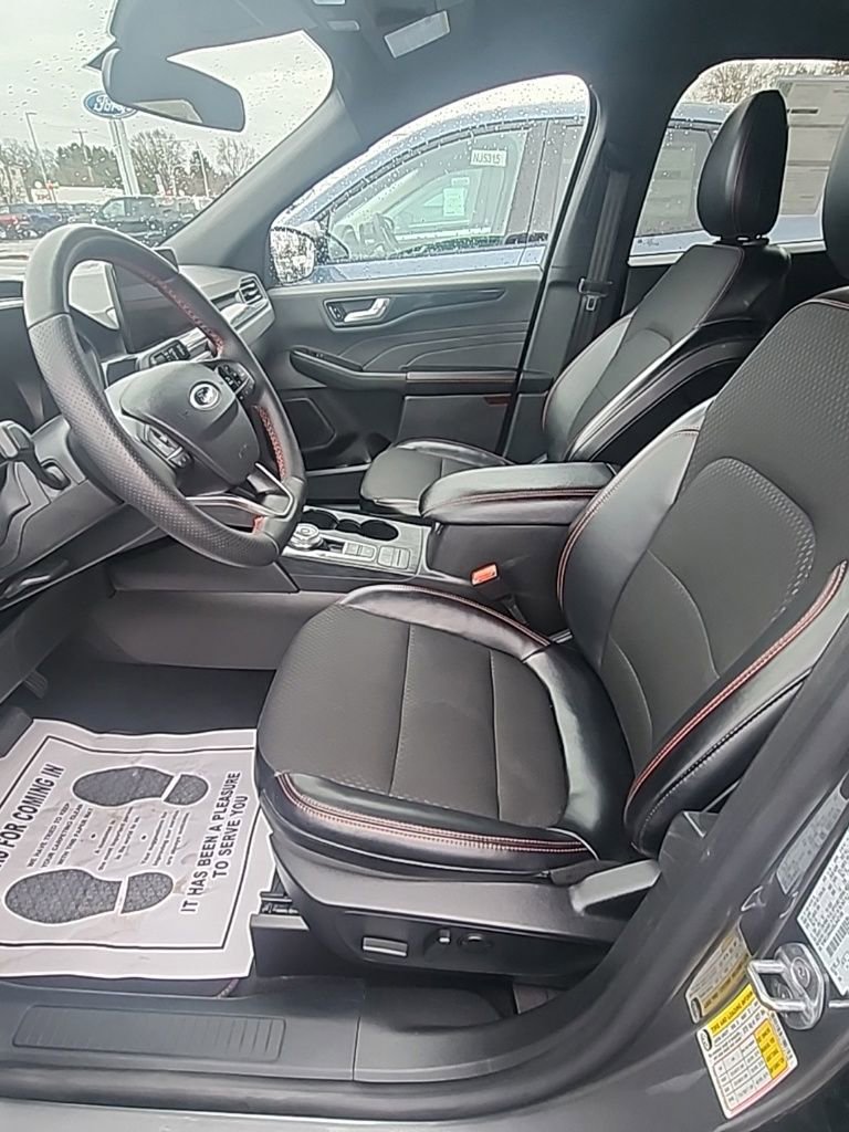 Certified 2025 Ford Escape ST-Line Select image 13