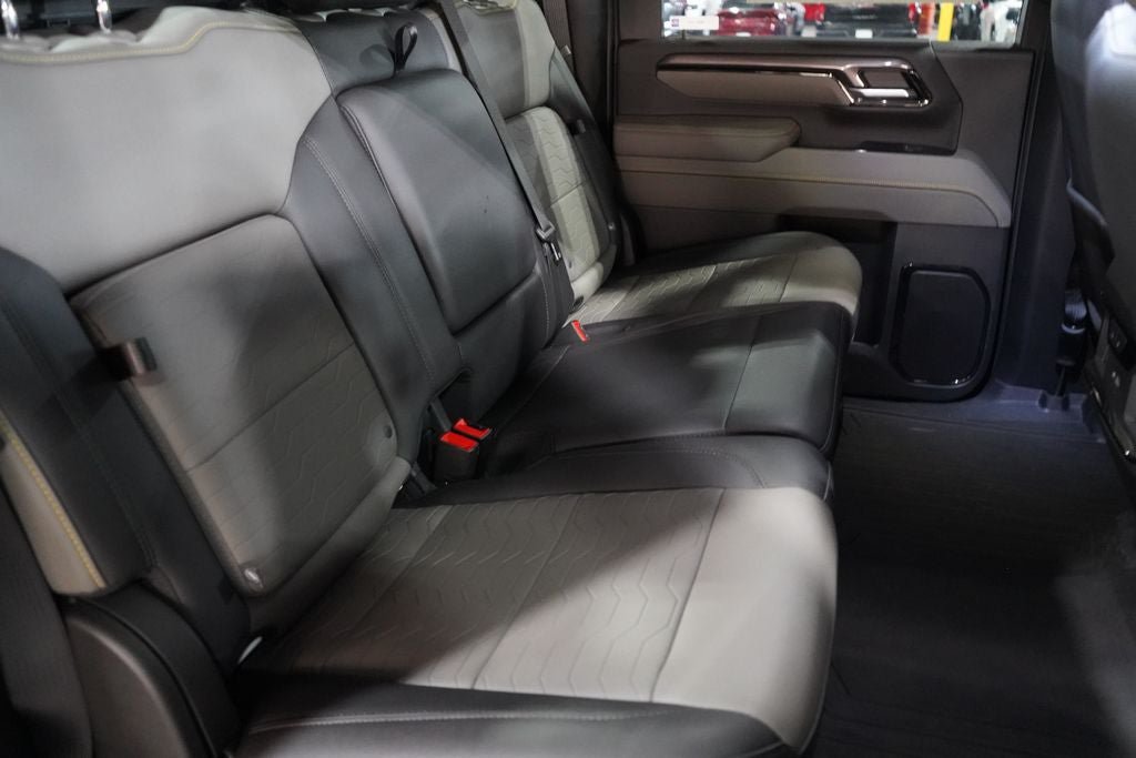 Used 2025 Chevrolet Silverado 2500 ZR2 w/ Technology Package AWD/4WD image 30