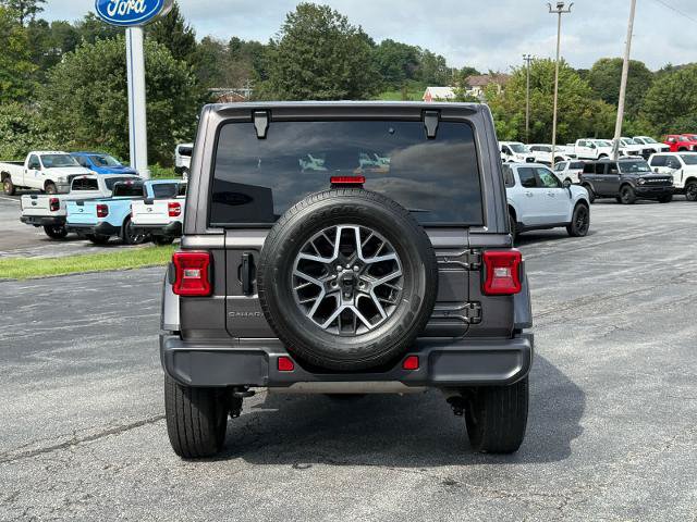 Used 2026 Jeep Wrangler Unlimited Sahara AWD/4WD image 2