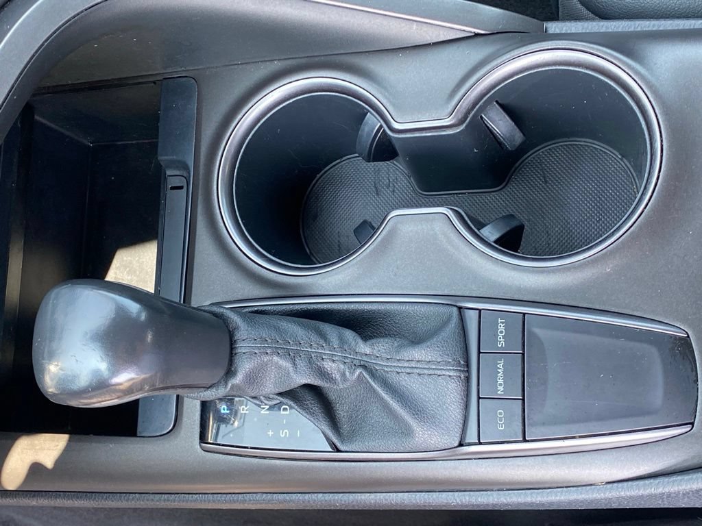 Used 2022 Toyota Camry SE FWD image 19