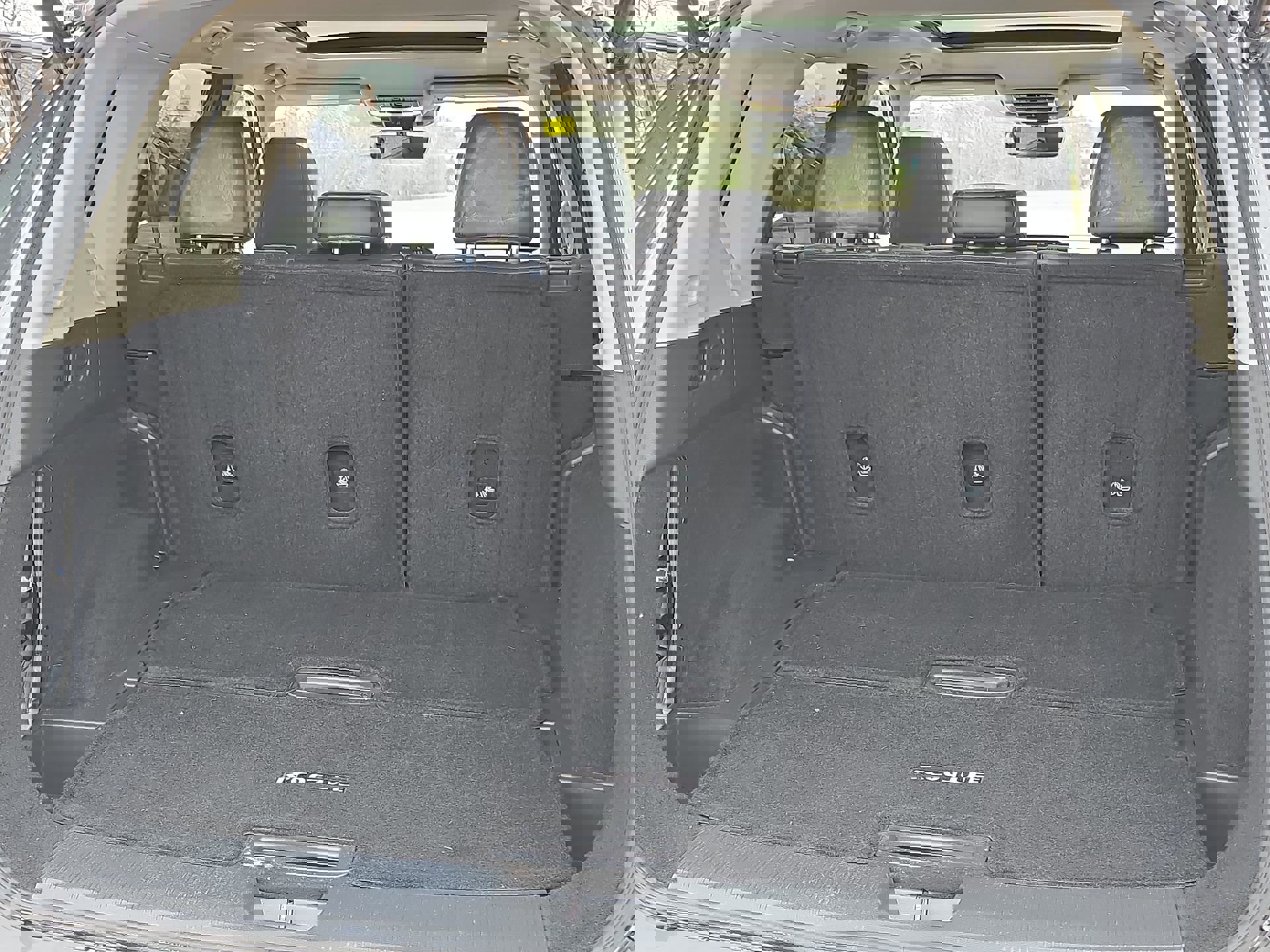 Used 2022 Nissan Rogue Platinum w/ Head-Up Display Package image 24