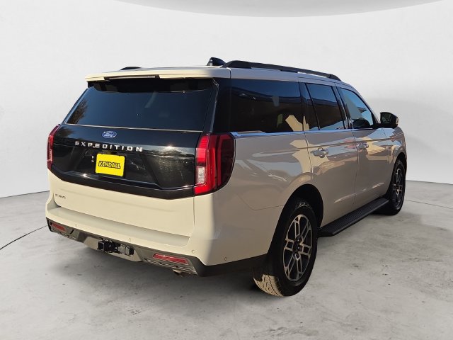 Certified 2025 Ford Expedition Active AWD/4WD image 5