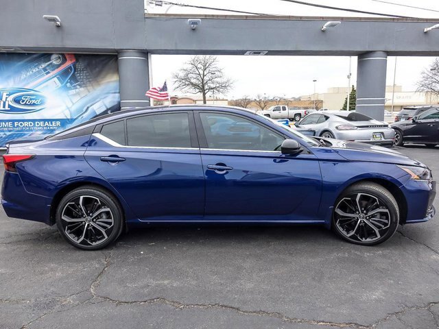 Used 2024 Nissan Altima 2.5 SR AWD/4WD image 11