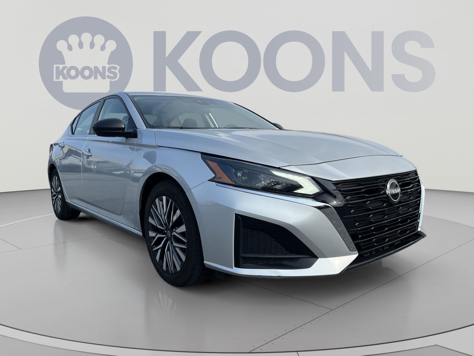 Used 2024 Nissan Altima 2.5 SV FWD image 10