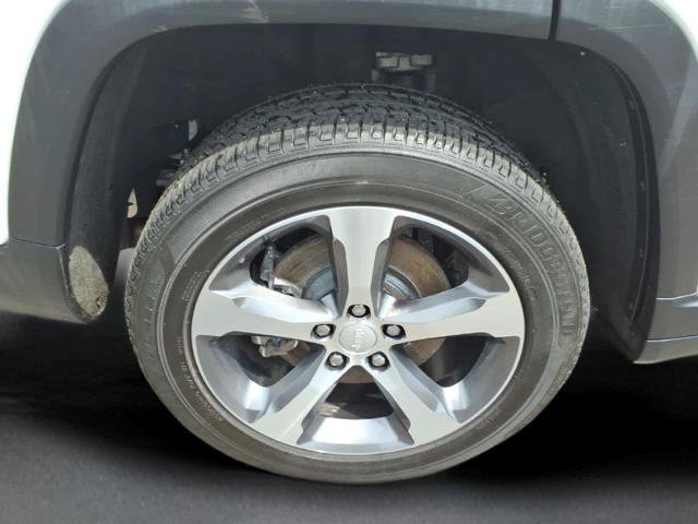 Used 2023 Jeep Grand Cherokee L Limited AWD/4WD image 16