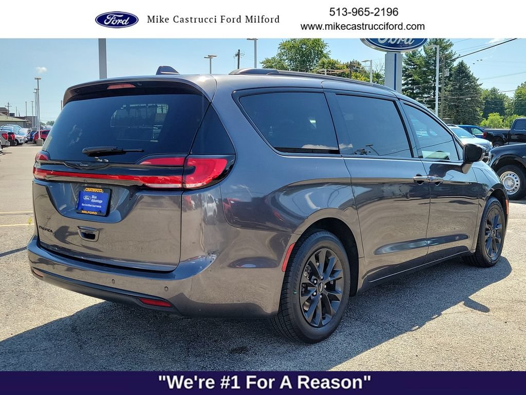 Used 2021 Chrysler Pacifica Touring-L w/ S Appearance Package FWD image 5