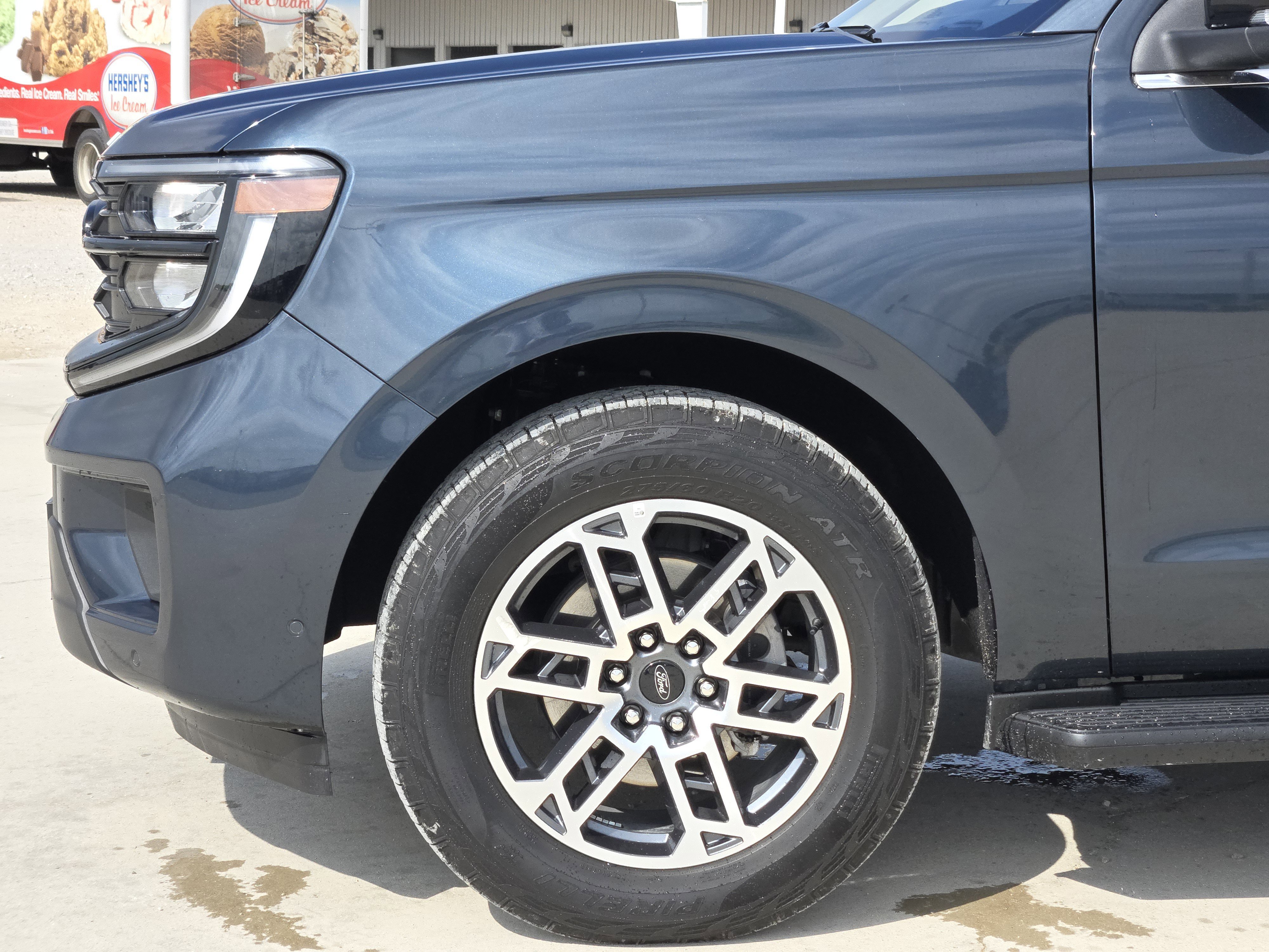 Certified 2025 Ford Expedition Active AWD/4WD image 8
