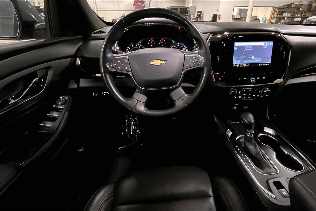 Used 2023 Chevrolet Traverse LT w/ LT Premium Package image 7