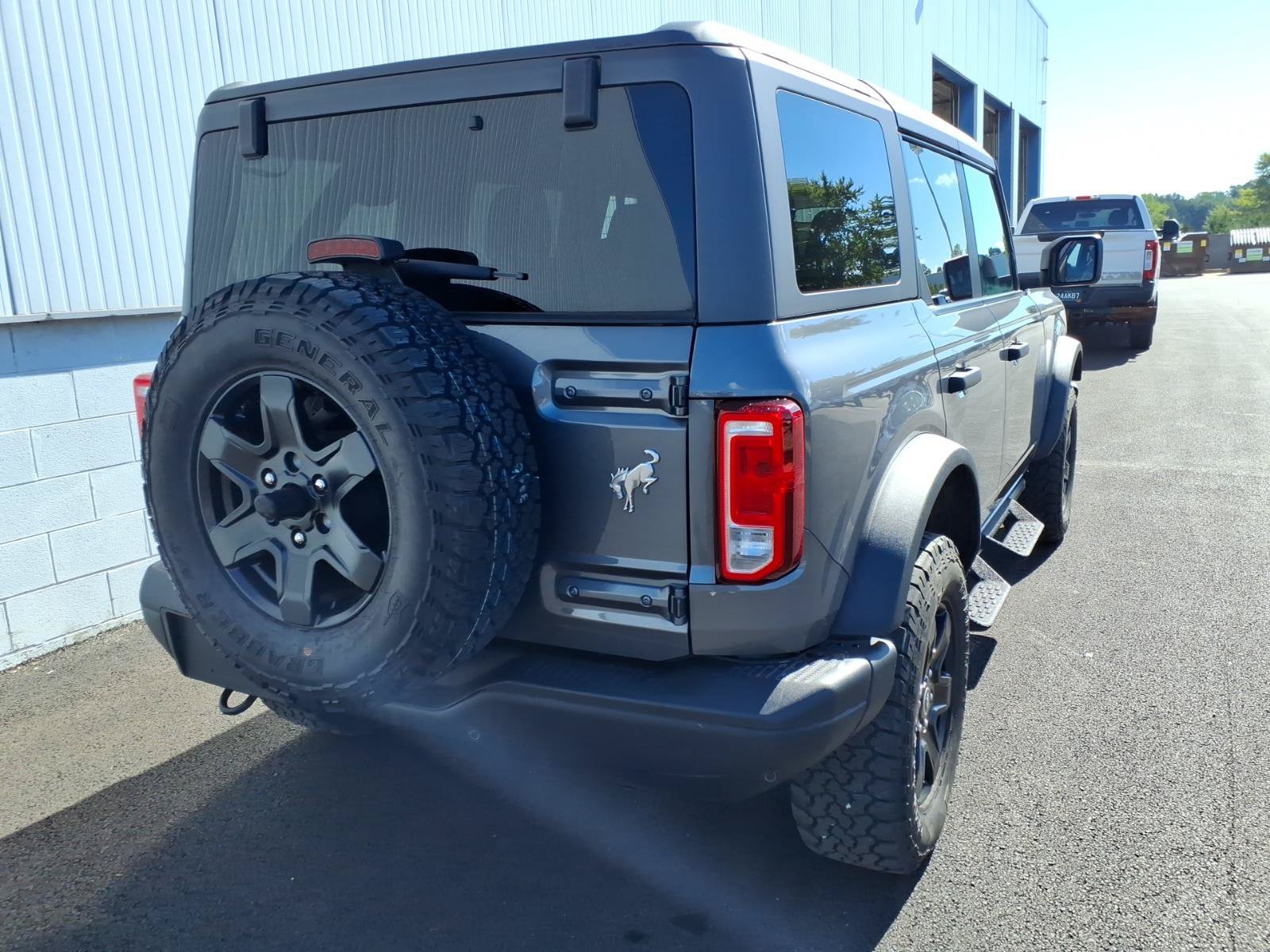 Certified 2023 Ford Bronco Black Diamond AWD/4WD image 6