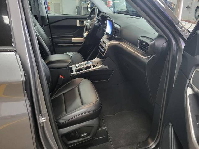 Certified 2023 Ford Explorer XLT w/ Equipment Group 202A AWD/4WD image 8