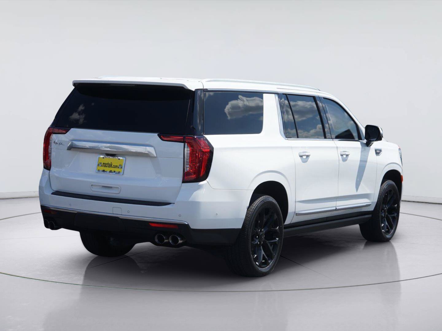 Used 2024 GMC Yukon XL Denali w/ Denali Reserve Package RWD image 6