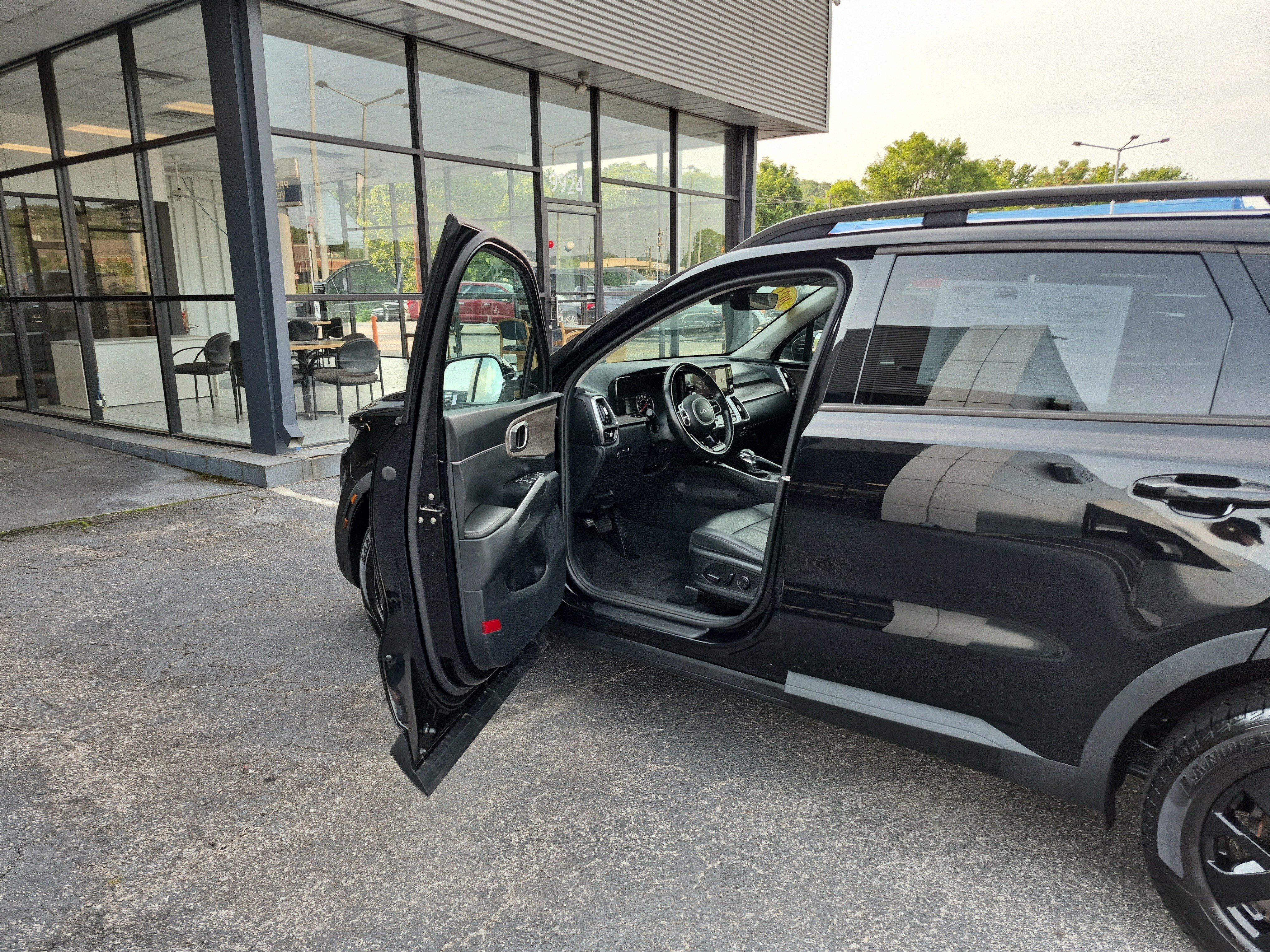 Used 2023 Kia Sorento S w/ Panoramic Sunroof Package AWD/4WD image 11