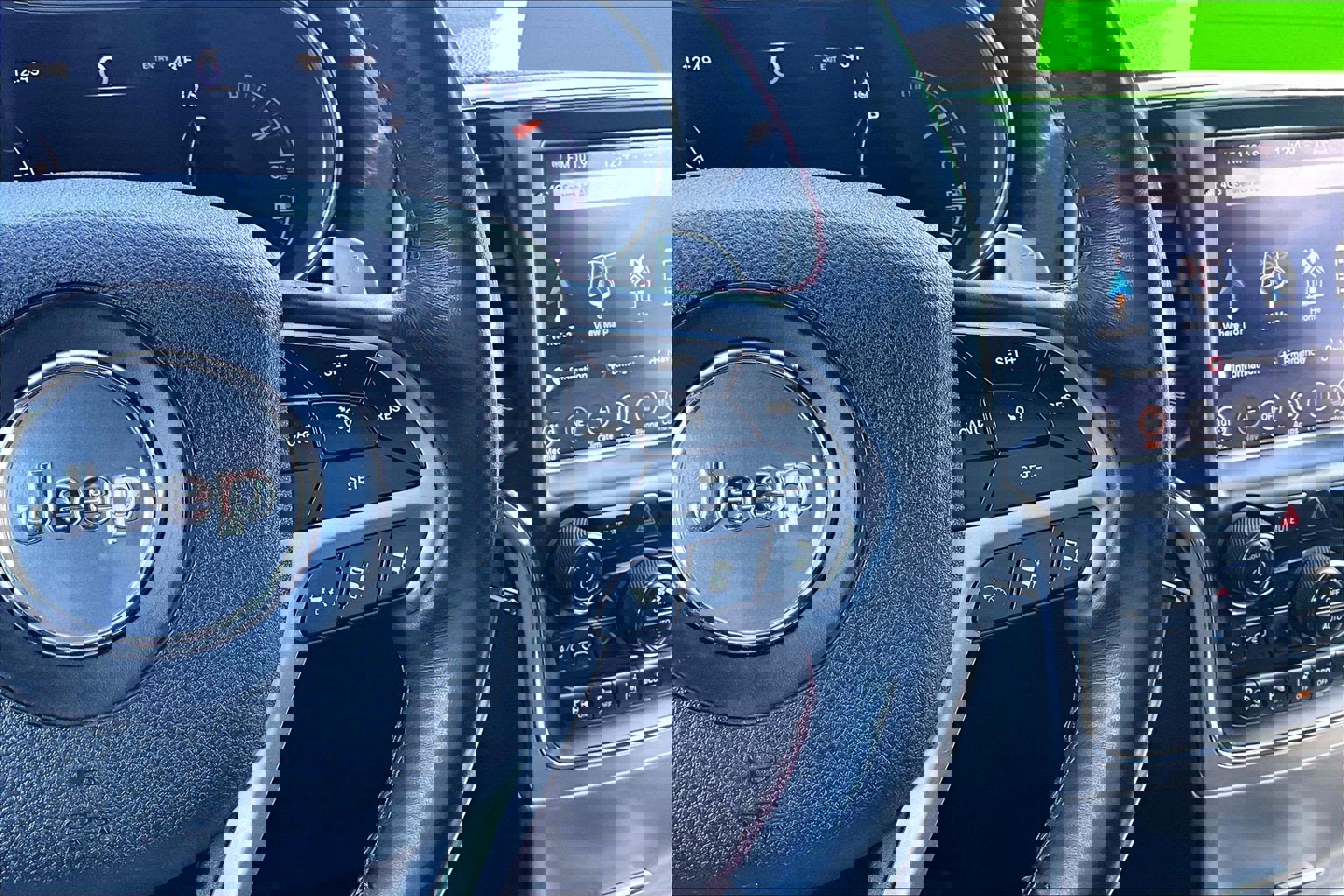 Used 2018 Jeep Grand Cherokee Trailhawk w/ Trailhawk Luxury Group image 19