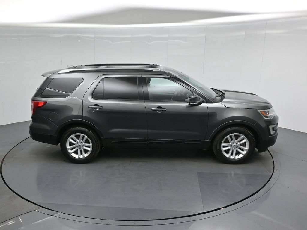 Certified 2017 Ford Explorer XLT w/ Equipment Group 202A FWD image 40