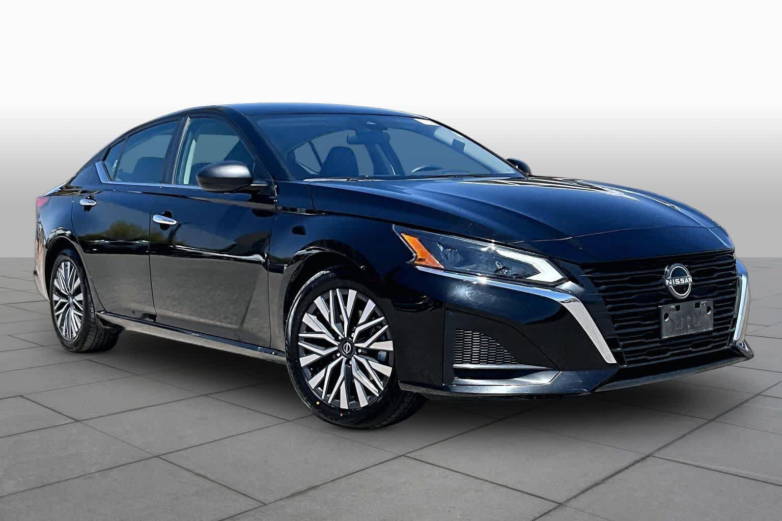 Used 2024 Nissan Altima 2.5 SV FWD image 3