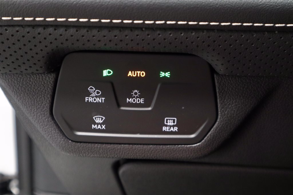 Used 2025 Volkswagen Atlas SE AWD/4WD image 28