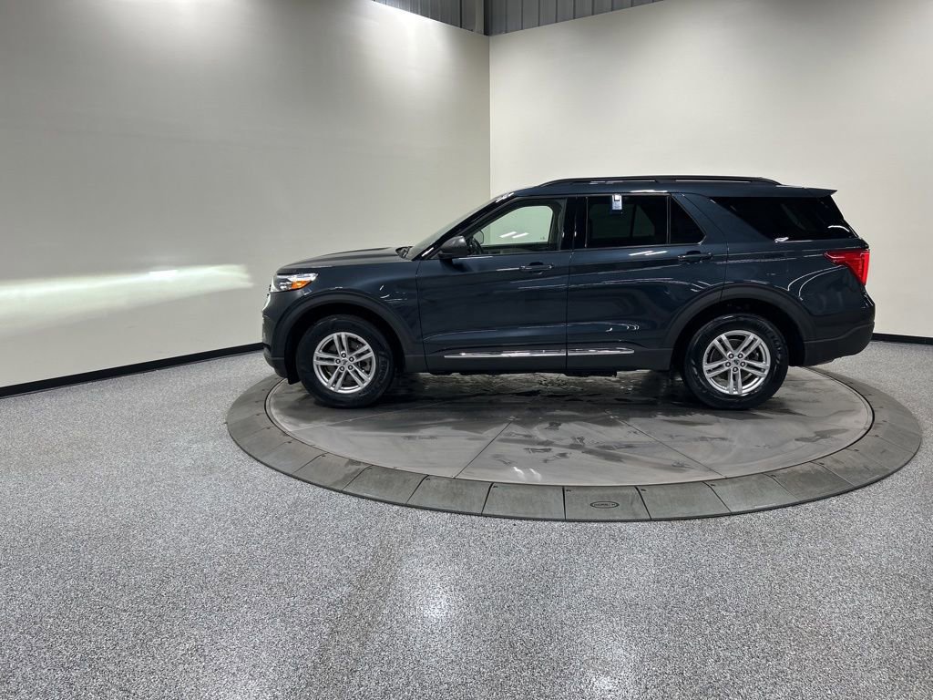 Certified 2022 Ford Explorer XLT w/ Equipment Group 202A image 2