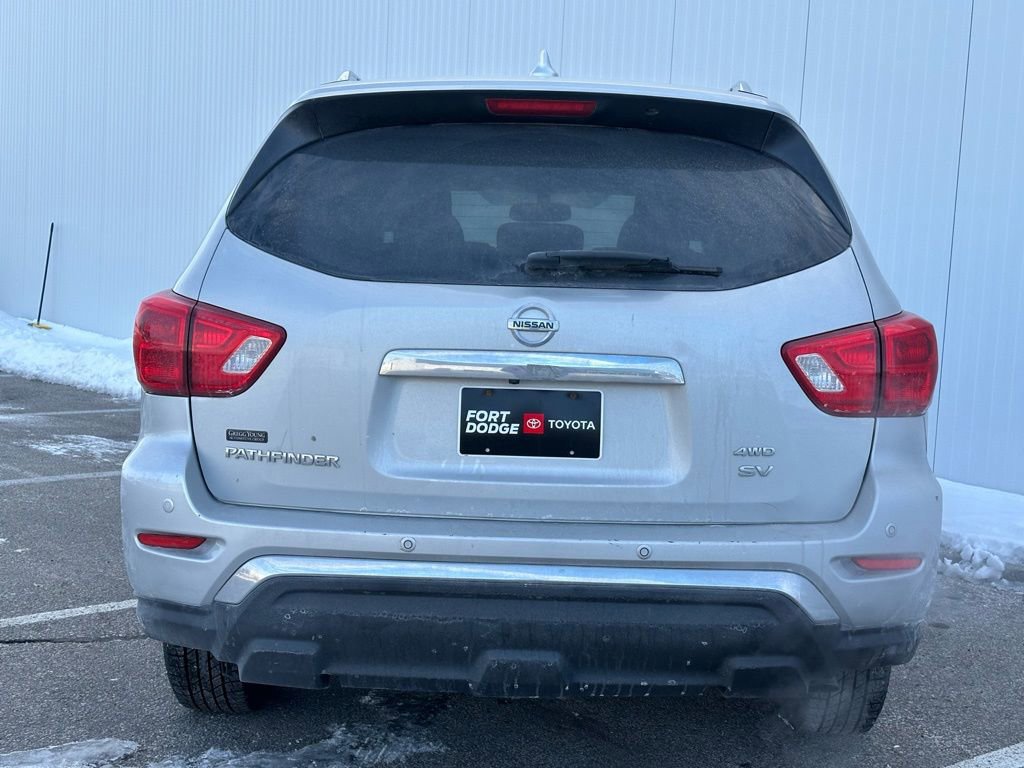 Used 2020 Nissan Pathfinder SV image 2