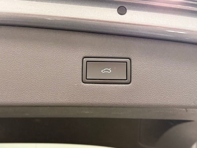 Used 2020 Volkswagen Tiguan SEL image 38