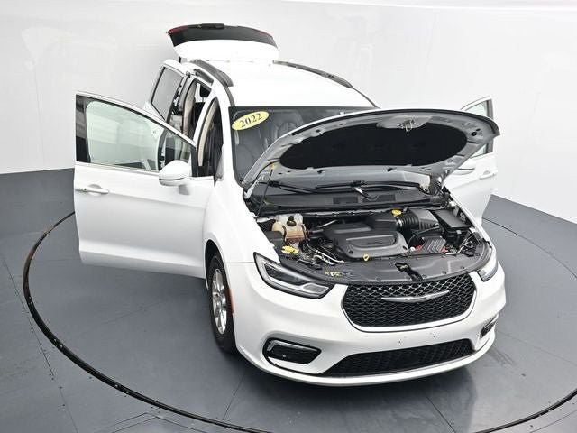 Used 2022 Chrysler Pacifica Touring-L FWD image 38