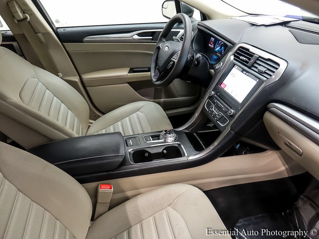 Certified 2018 Ford Fusion SE w/ Fusion SE Technology Package FWD image 23