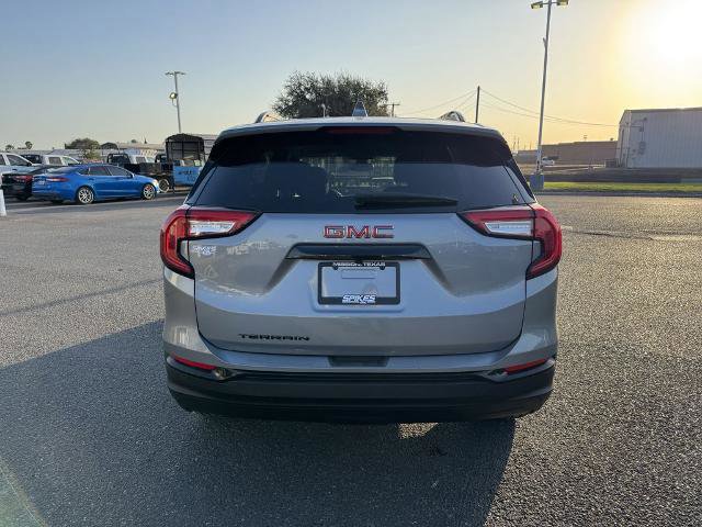 Used 2024 GMC Terrain SLE w/ Driver Convenience Package image 4