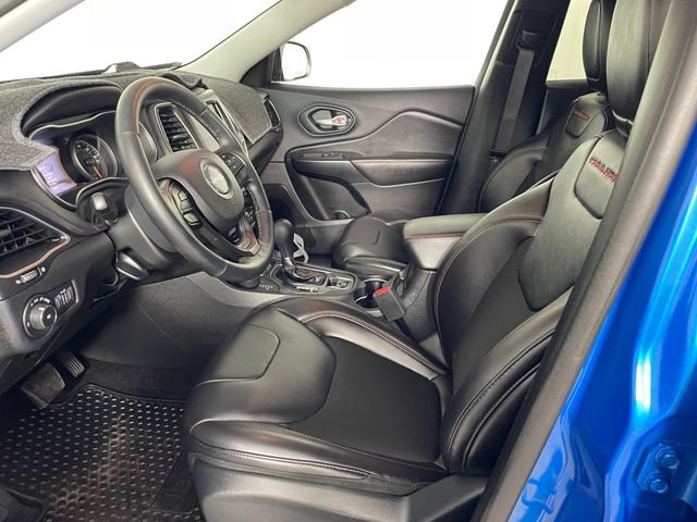 Used 2019 Jeep Cherokee Trailhawk w/ Cold Weather Group AWD/4WD image 2