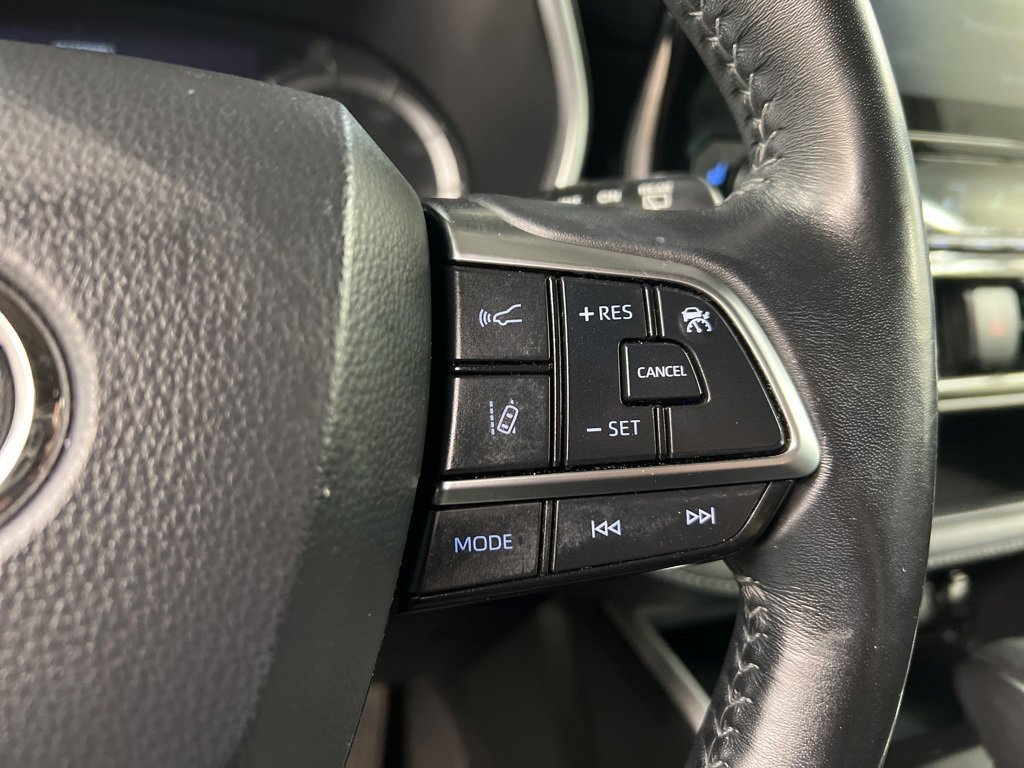 Used 2021 Toyota Highlander XLE image 19