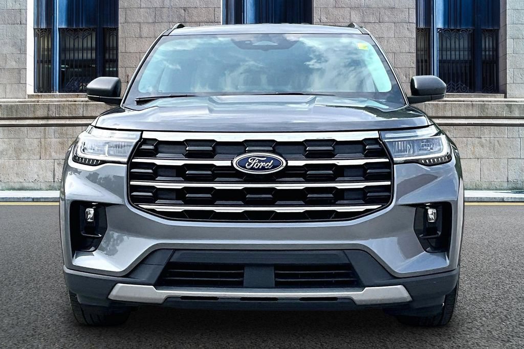 Certified 2025 Ford Explorer Active w/ Active Comfort Package RWD image 3