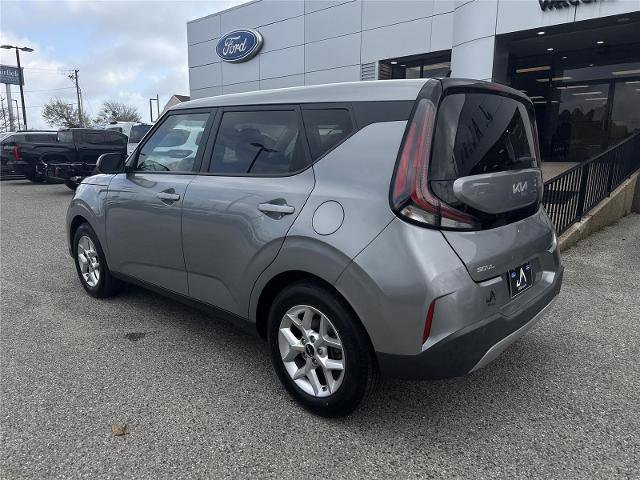 Used 2024 Kia Soul LX w/ Option Group 015 FWD image 3