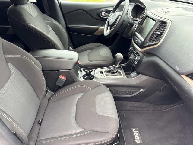 Used 2017 Jeep Cherokee Latitude w/ Comfort/Convenience Group image 21