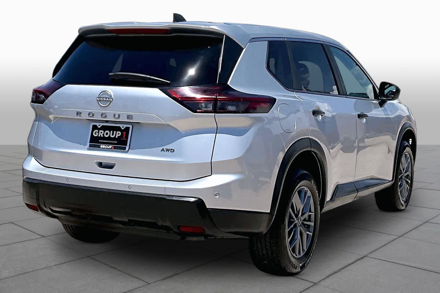 Used 2024 Nissan Rogue S AWD/4WD image 13