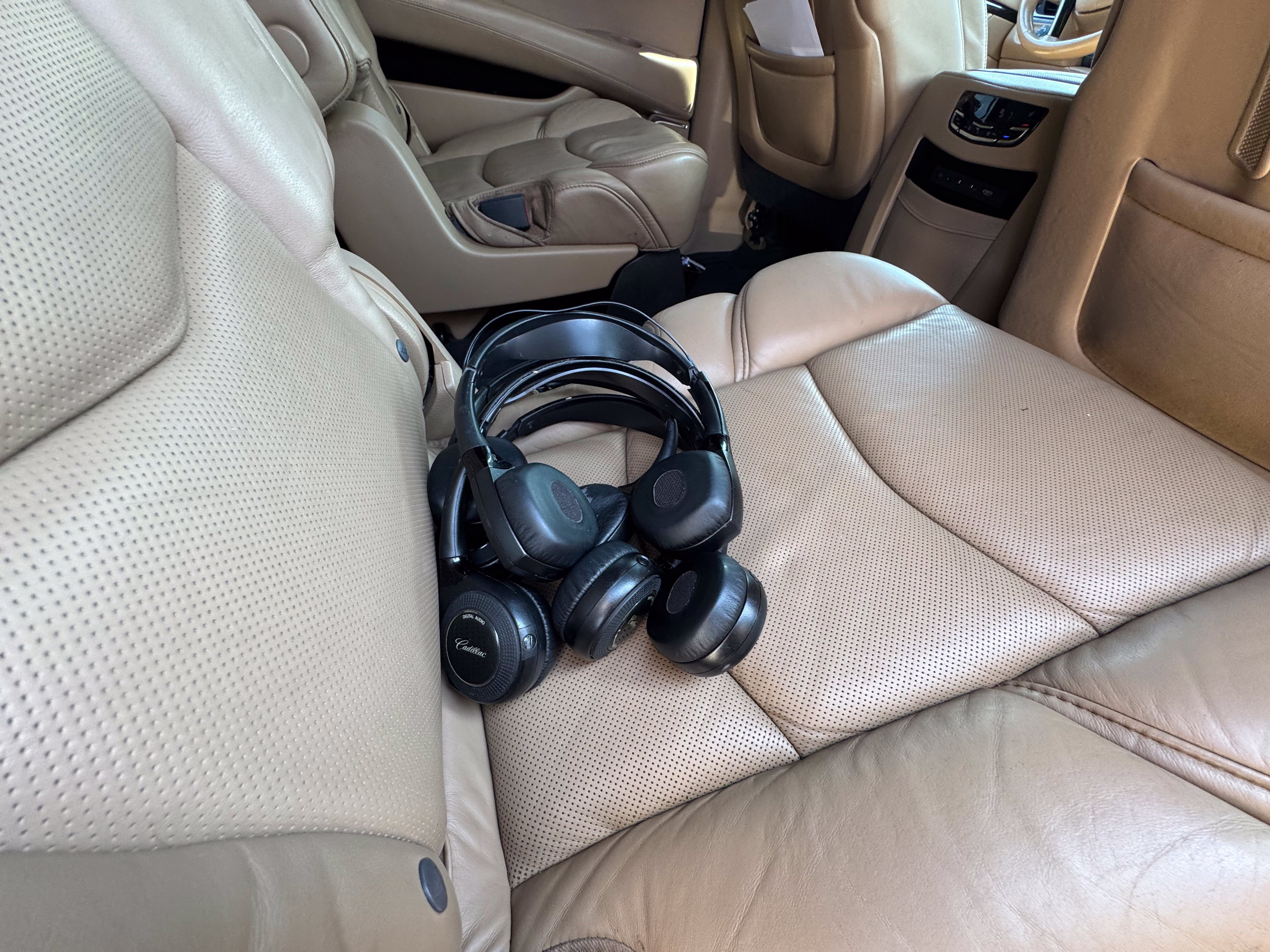 Used 2018 Cadillac Escalade ESV Platinum AWD/4WD image 17