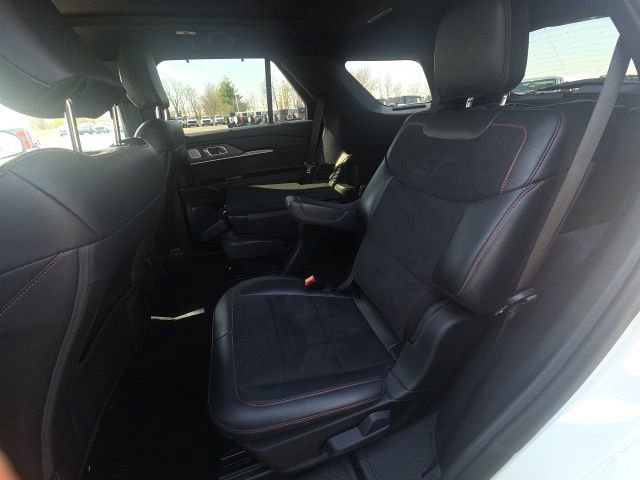 Certified 2025 Ford Explorer ST AWD/4WD image 18