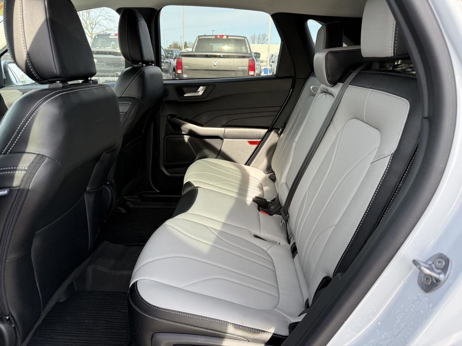 Certified 2025 Ford Escape SE w/ PHEV Premium Package image 10