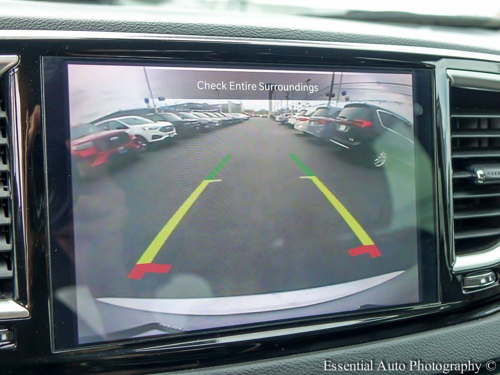 Used 2024 Chrysler Pacifica Touring-L FWD image 16