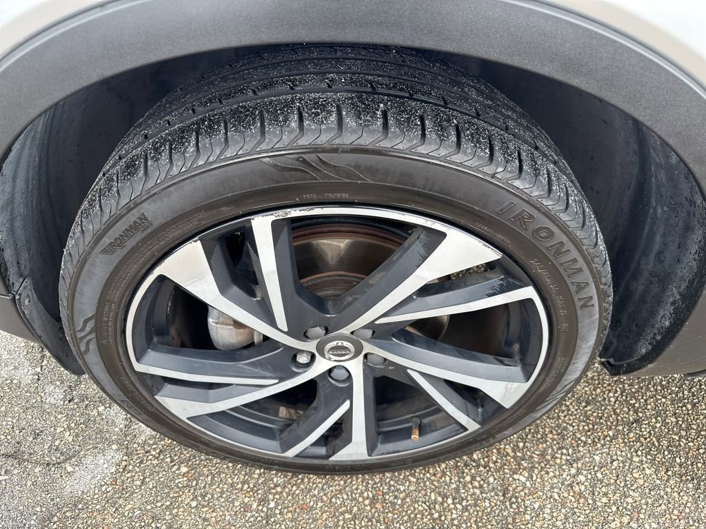 Used 2019 Volvo XC40 T5 R-Design image 12